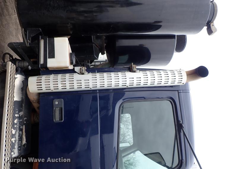 image for item DC1347 2007 Volvo VHD hydrovac truck