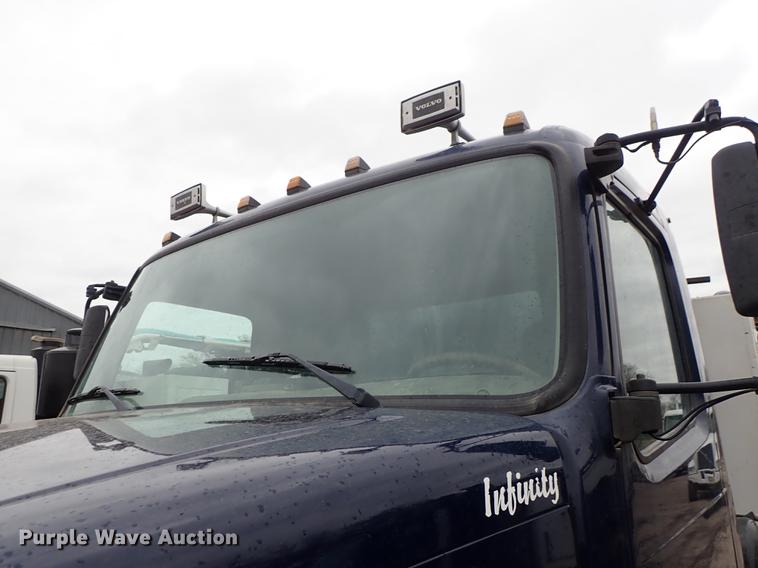 image for item DC1347 2007 Volvo VHD hydrovac truck