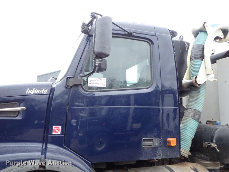 image for item DC1347 2007 Volvo VHD hydrovac truck