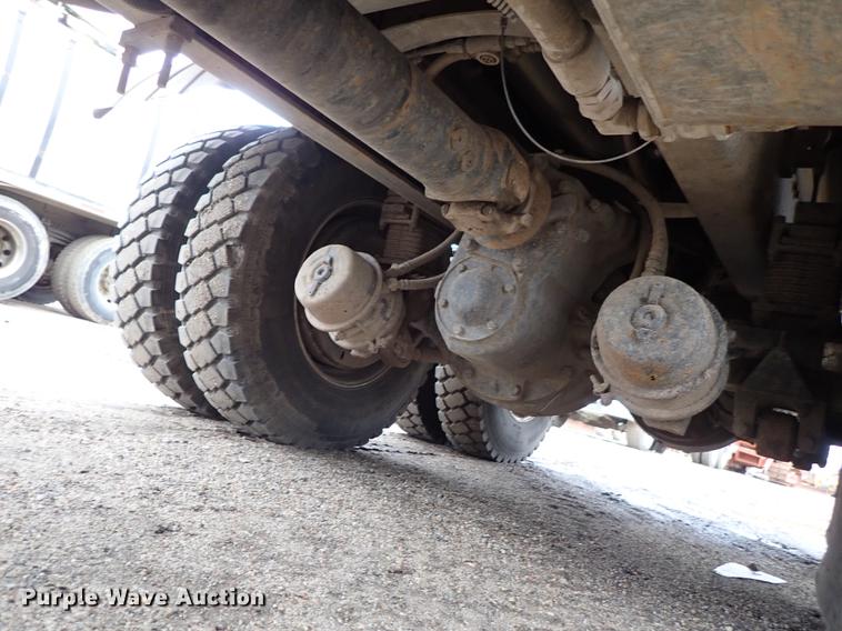 image for item DC1347 2007 Volvo VHD hydrovac truck