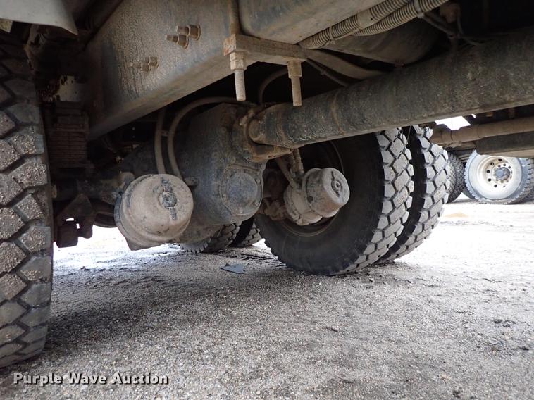 image for item DC1347 2007 Volvo VHD hydrovac truck