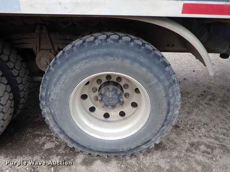 image for item DC1347 2007 Volvo VHD hydrovac truck