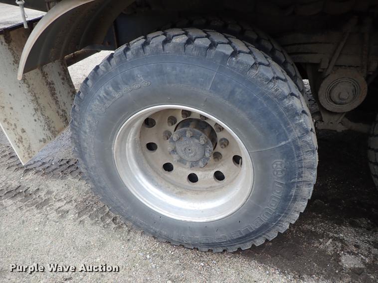 image for item DC1347 2007 Volvo VHD hydrovac truck