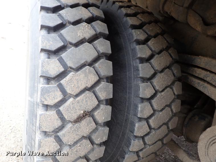 image for item DC1347 2007 Volvo VHD hydrovac truck