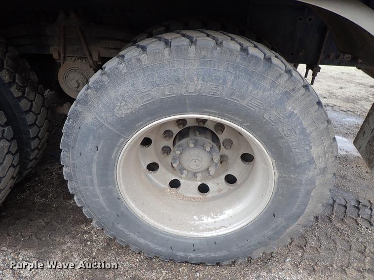 image for item DC1347 2007 Volvo VHD hydrovac truck