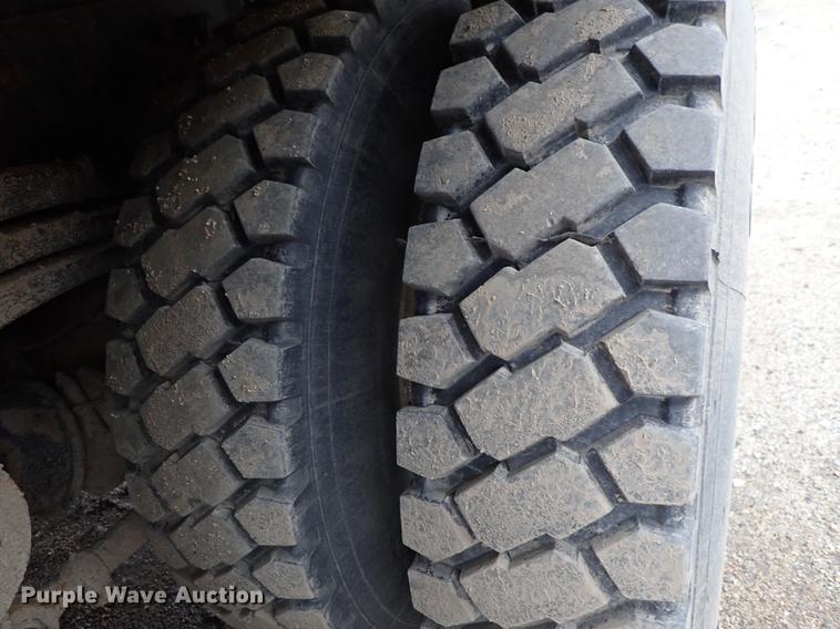 image for item DC1347 2007 Volvo VHD hydrovac truck