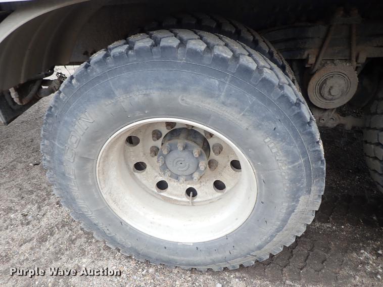 image for item DC1347 2007 Volvo VHD hydrovac truck