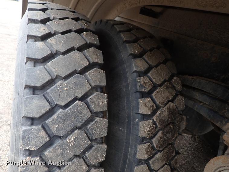 image for item DC1347 2007 Volvo VHD hydrovac truck