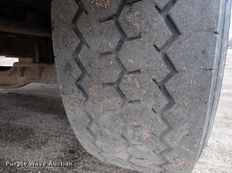 image for item DC1347 2007 Volvo VHD hydrovac truck