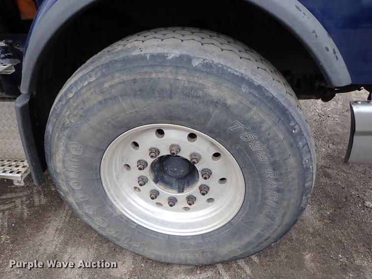 image for item DC1347 2007 Volvo VHD hydrovac truck