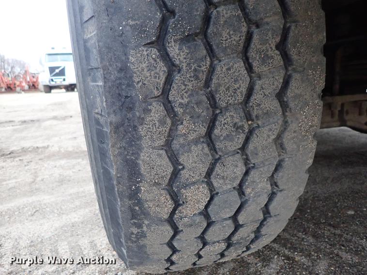 image for item DC1347 2007 Volvo VHD hydrovac truck