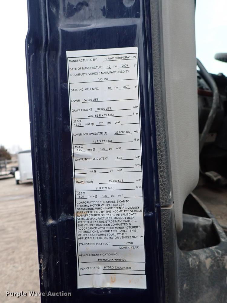 image for item DC1347 2007 Volvo VHD hydrovac truck