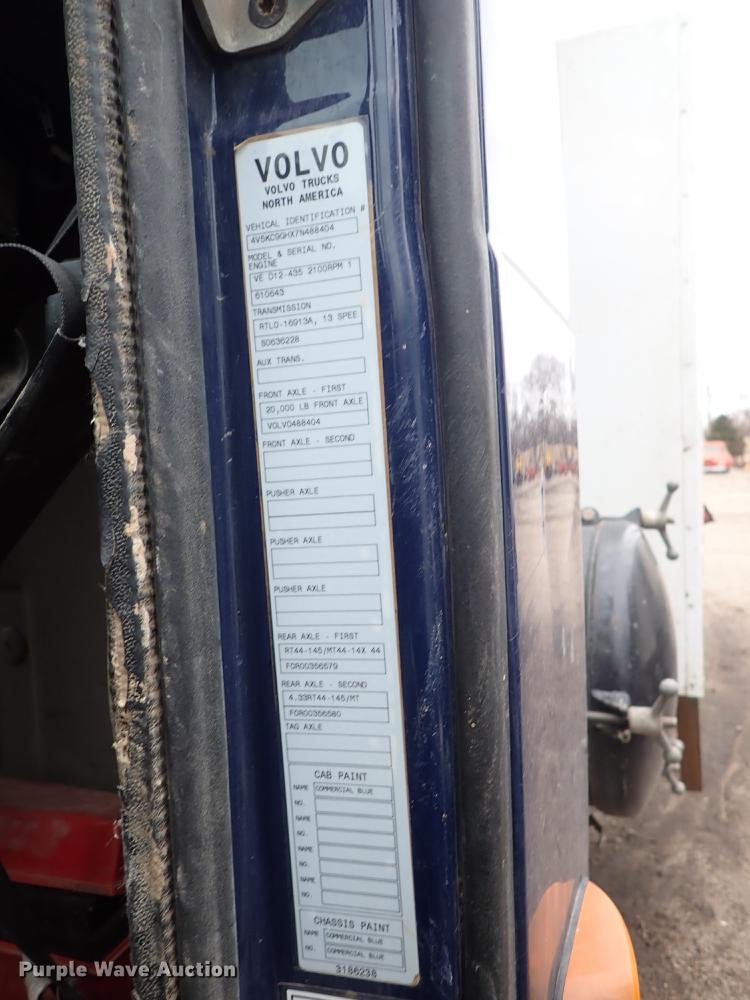 image for item DC1347 2007 Volvo VHD hydrovac truck