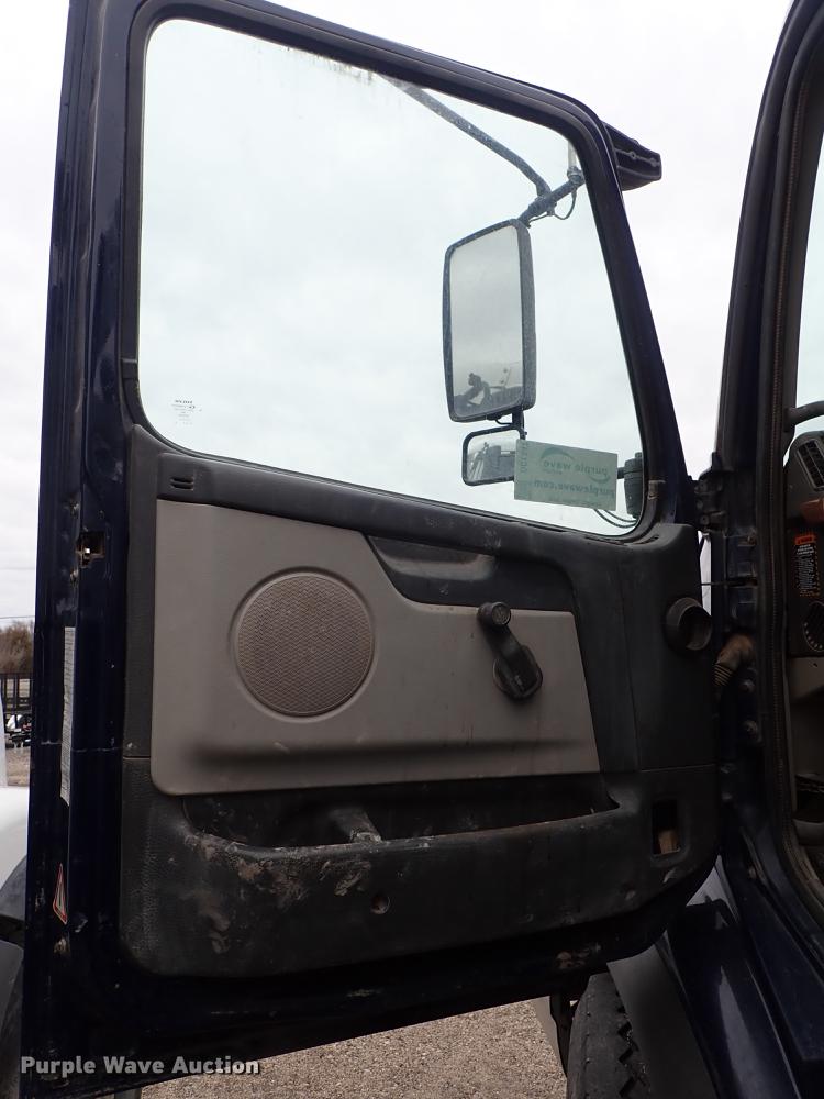 image for item DC1347 2007 Volvo VHD hydrovac truck