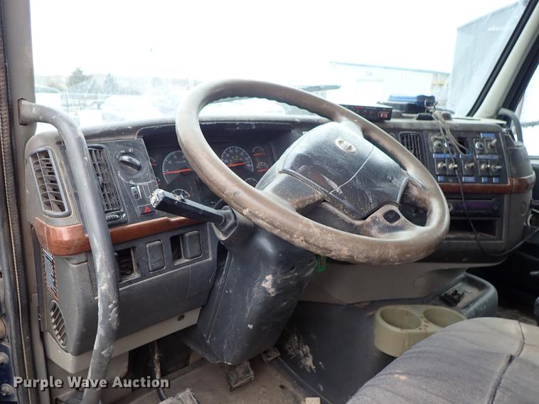 image for item DC1347 2007 Volvo VHD hydrovac truck