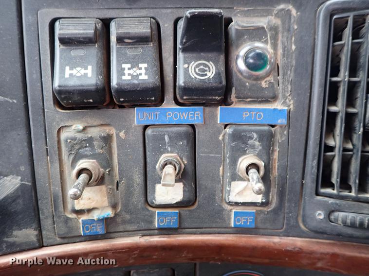 image for item DC1347 2007 Volvo VHD hydrovac truck