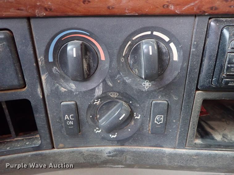 image for item DC1347 2007 Volvo VHD hydrovac truck