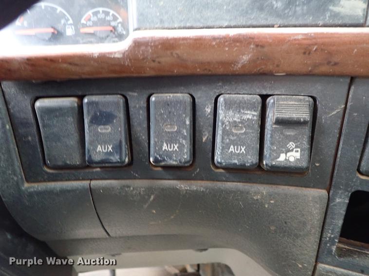 image for item DC1347 2007 Volvo VHD hydrovac truck