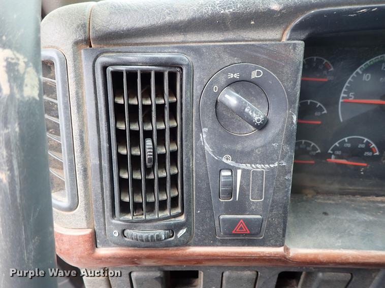 image for item DC1347 2007 Volvo VHD hydrovac truck