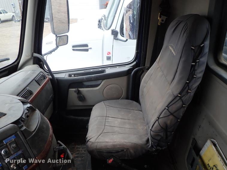 image for item DC1347 2007 Volvo VHD hydrovac truck
