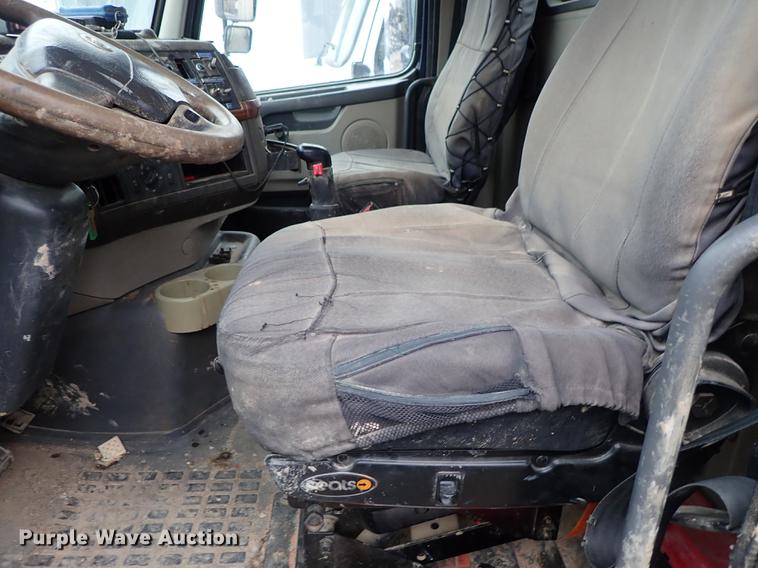 image for item DC1347 2007 Volvo VHD hydrovac truck