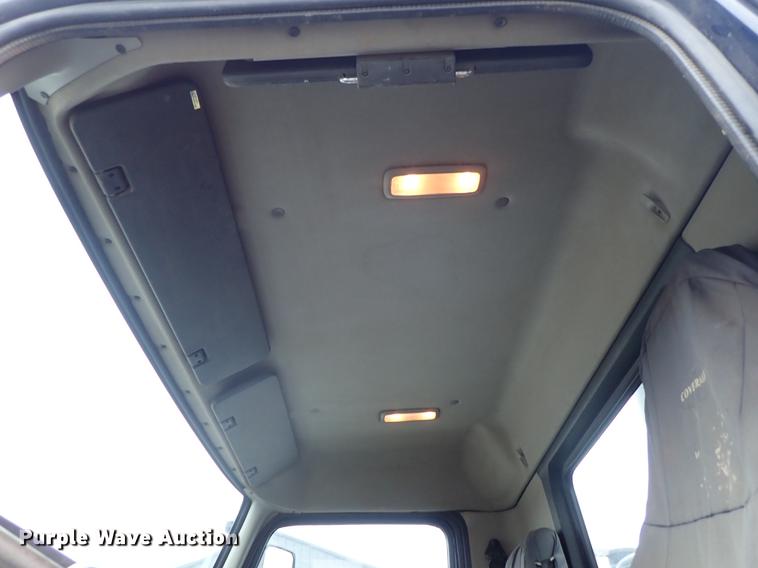 image for item DC1347 2007 Volvo VHD hydrovac truck