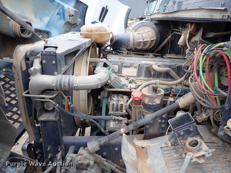 image for item DC1347 2007 Volvo VHD hydrovac truck