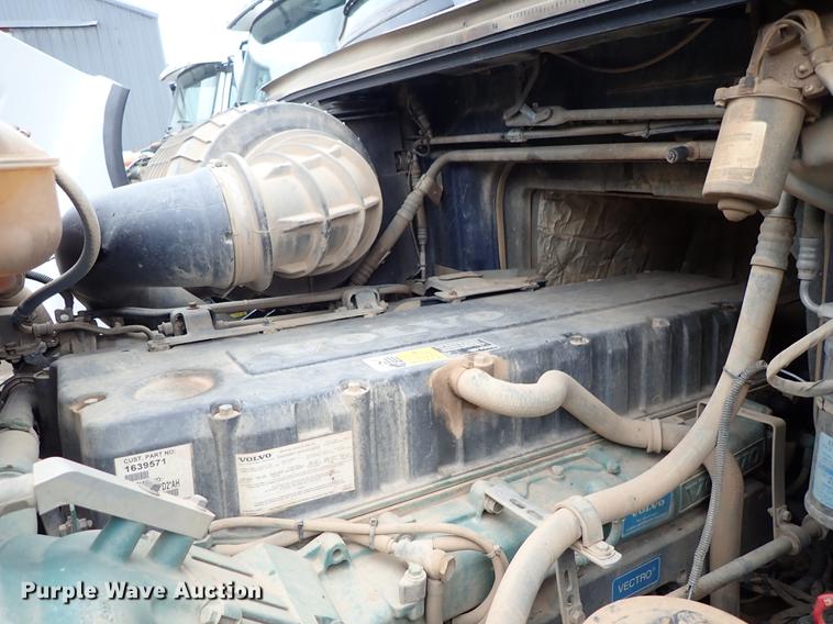 image for item DC1347 2007 Volvo VHD hydrovac truck