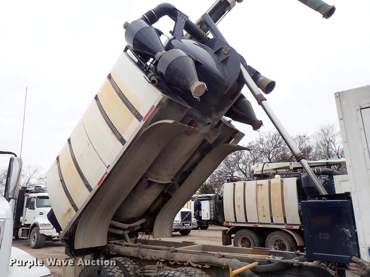 image for item DC1347 2007 Volvo VHD hydrovac truck