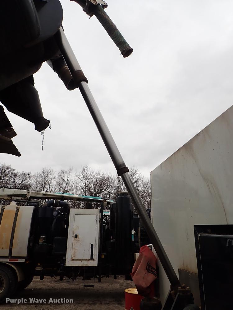 image for item DC1347 2007 Volvo VHD hydrovac truck