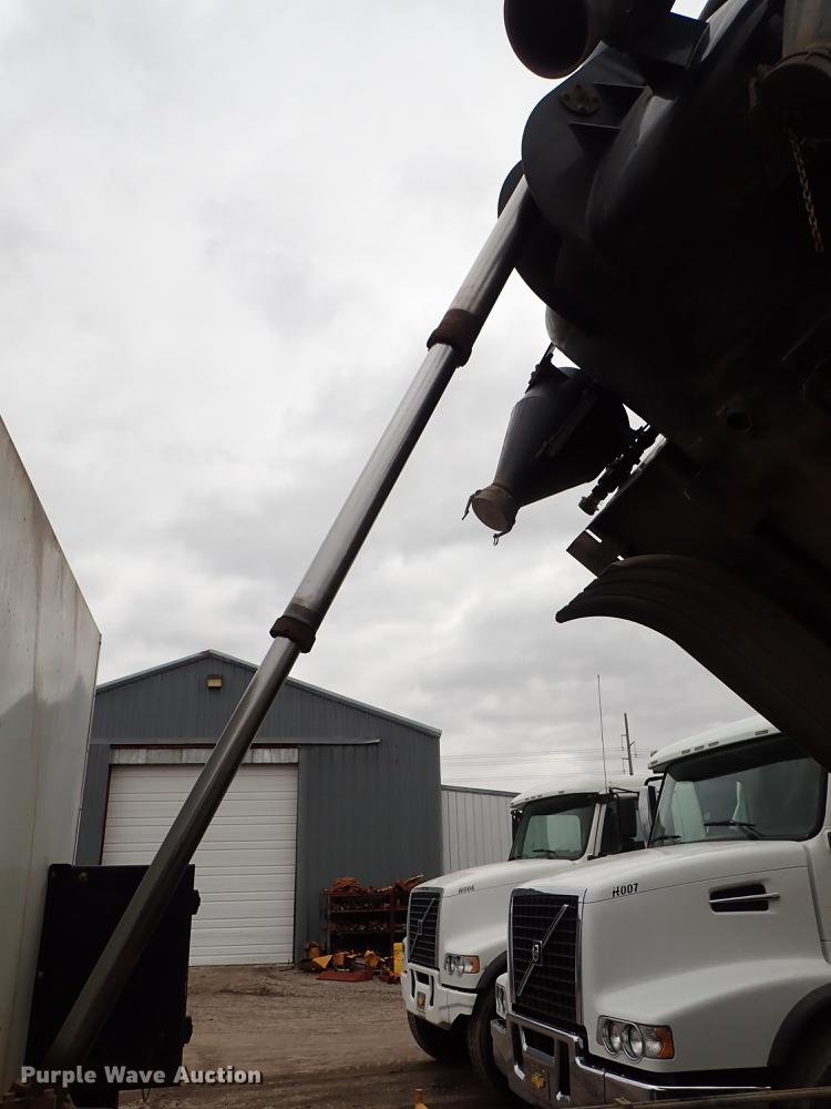 image for item DC1347 2007 Volvo VHD hydrovac truck