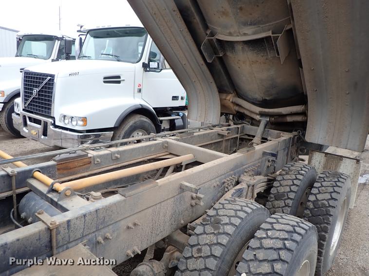 image for item DC1347 2007 Volvo VHD hydrovac truck