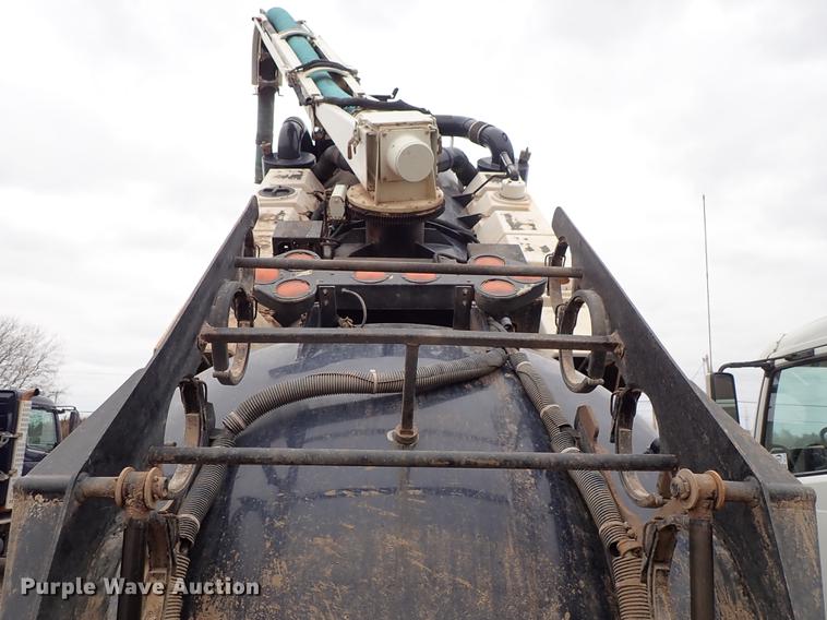 image for item DC1347 2007 Volvo VHD hydrovac truck