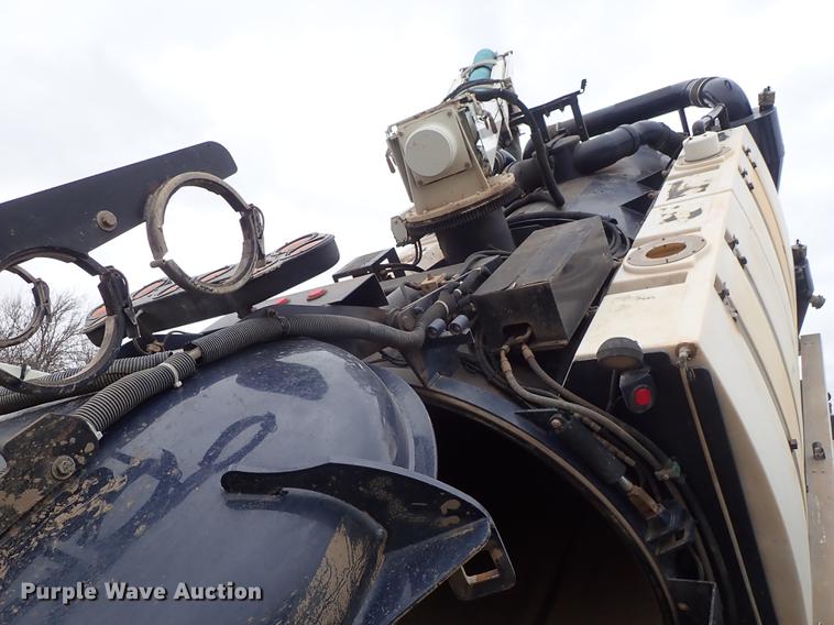 image for item DC1347 2007 Volvo VHD hydrovac truck