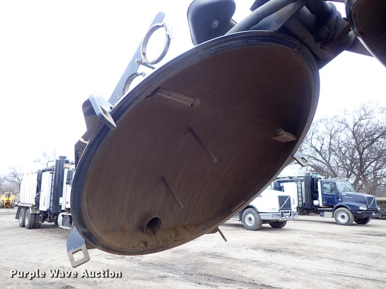 image for item DC1347 2007 Volvo VHD hydrovac truck