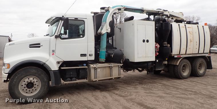 image for item DC1348 2011 Volvo VHD hydrovac truck