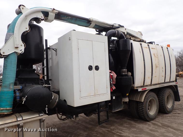 image for item DC1348 2011 Volvo VHD hydrovac truck