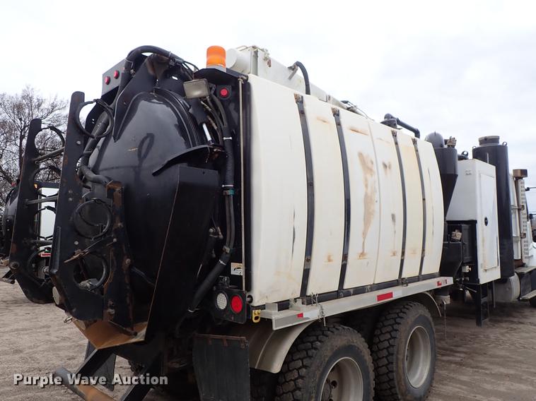 image for item DC1348 2011 Volvo VHD hydrovac truck