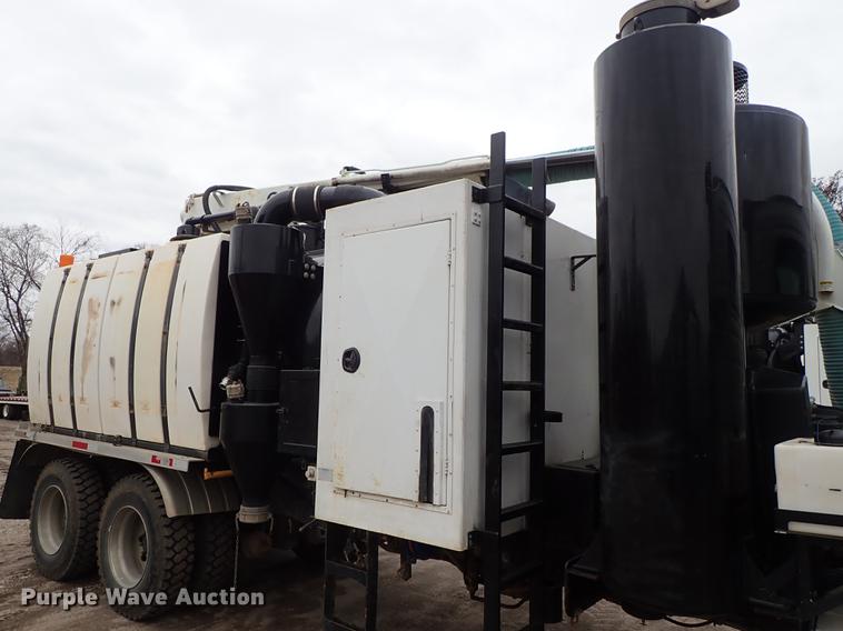 image for item DC1348 2011 Volvo VHD hydrovac truck