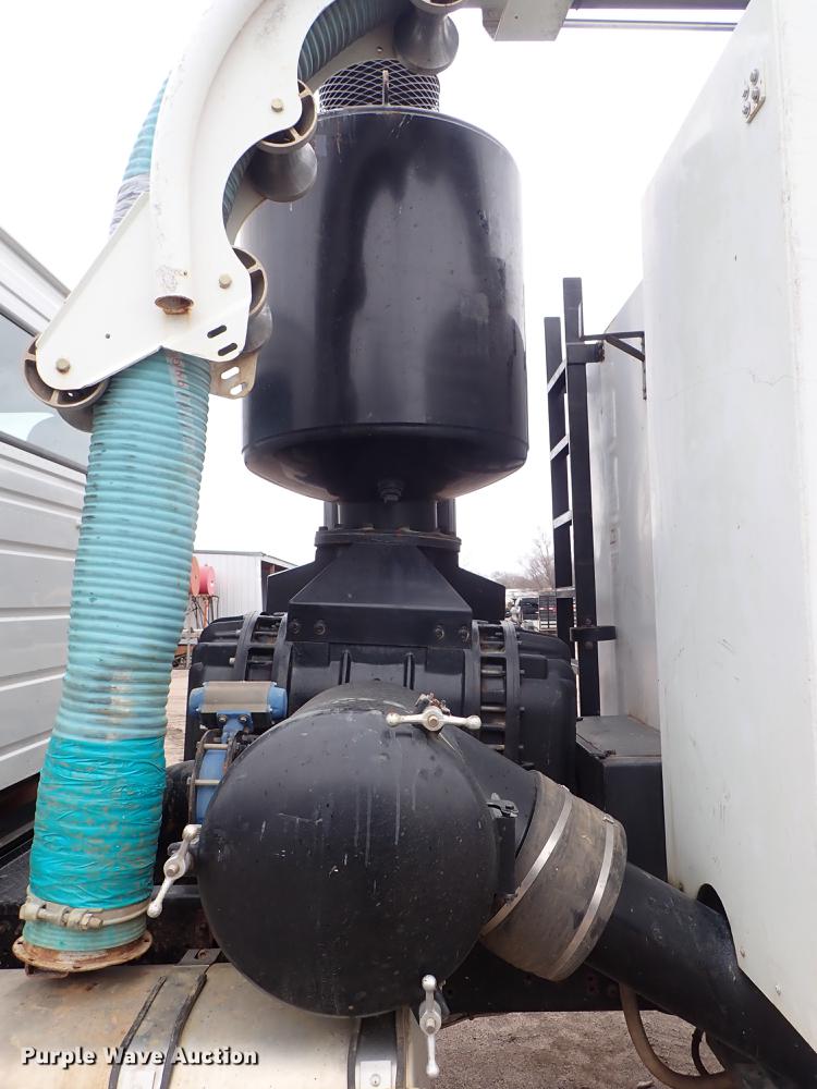 image for item DC1348 2011 Volvo VHD hydrovac truck