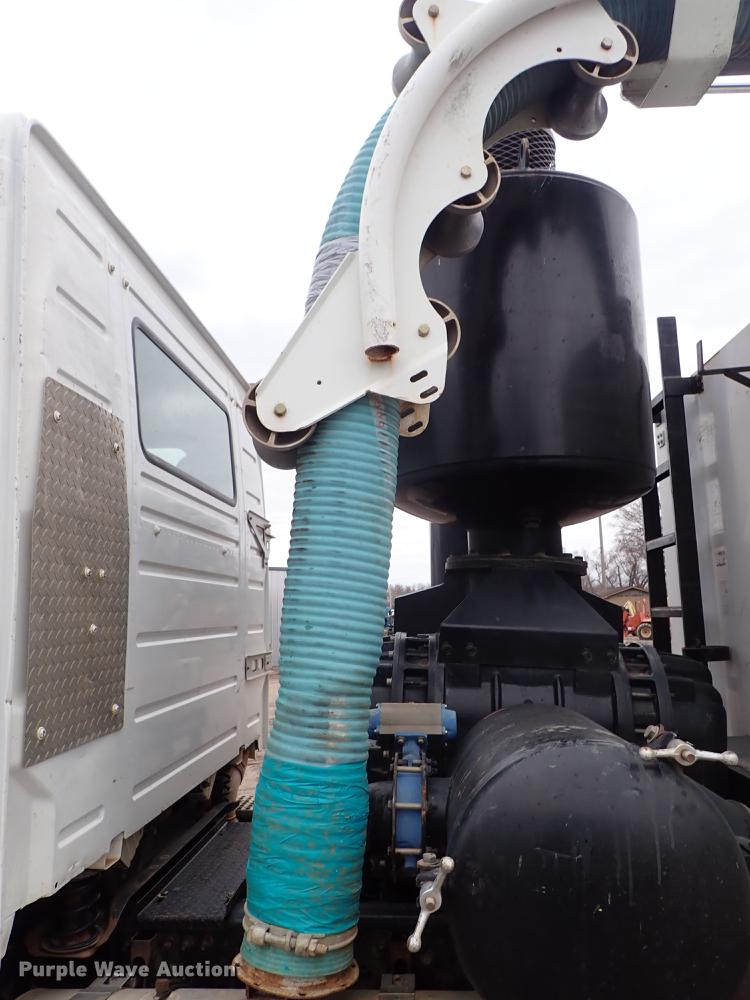 image for item DC1348 2011 Volvo VHD hydrovac truck