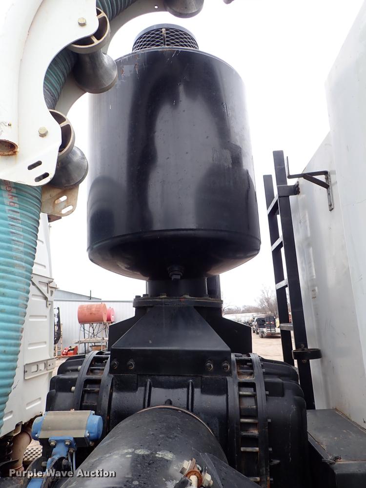 image for item DC1348 2011 Volvo VHD hydrovac truck