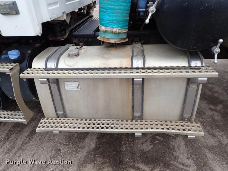 image for item DC1348 2011 Volvo VHD hydrovac truck