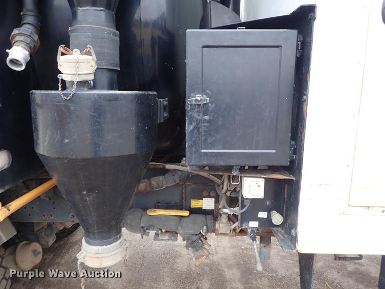 image for item DC1348 2011 Volvo VHD hydrovac truck