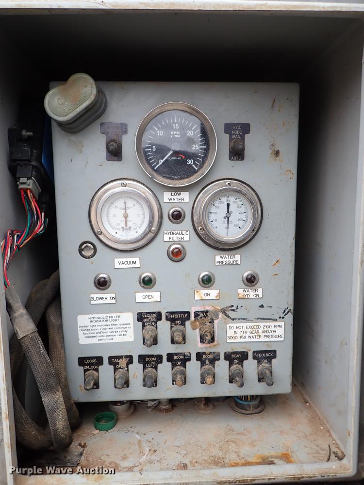 image for item DC1348 2011 Volvo VHD hydrovac truck