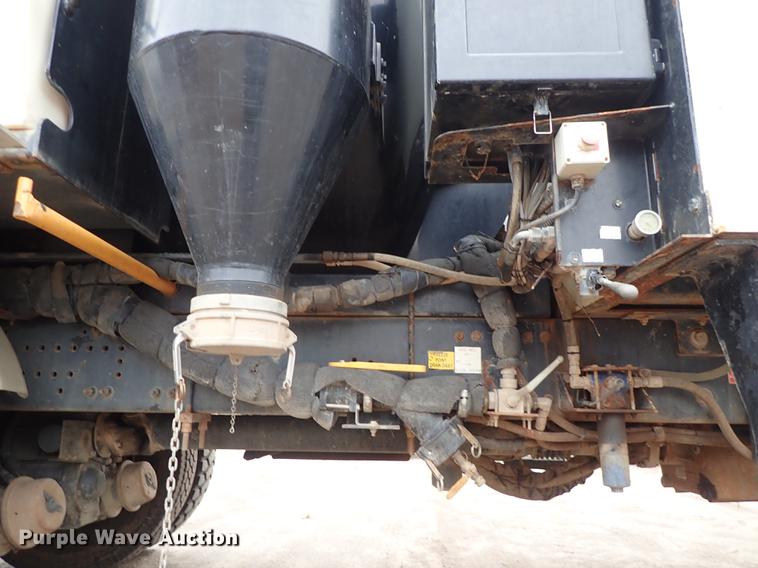 image for item DC1348 2011 Volvo VHD hydrovac truck