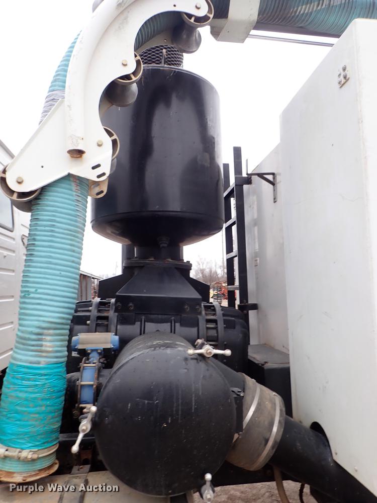 image for item DC1348 2011 Volvo VHD hydrovac truck