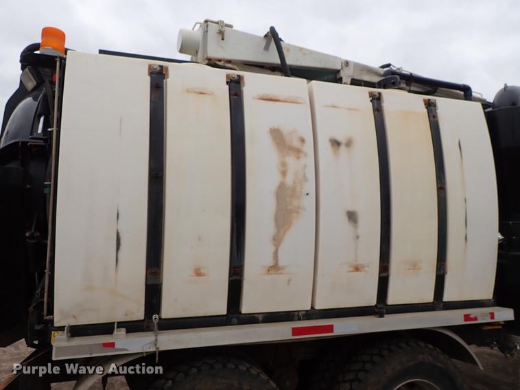 image for item DC1348 2011 Volvo VHD hydrovac truck