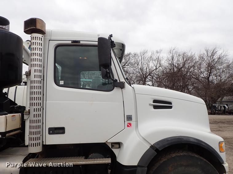 image for item DC1348 2011 Volvo VHD hydrovac truck