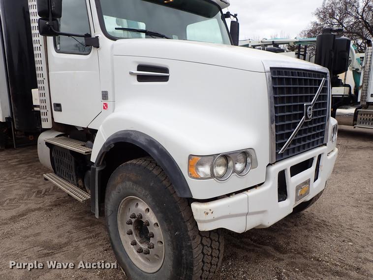 image for item DC1348 2011 Volvo VHD hydrovac truck